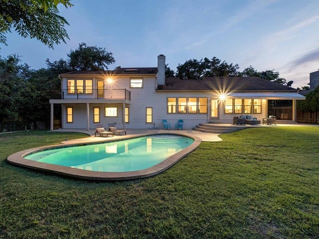 9406 Rolling Oaks Trl