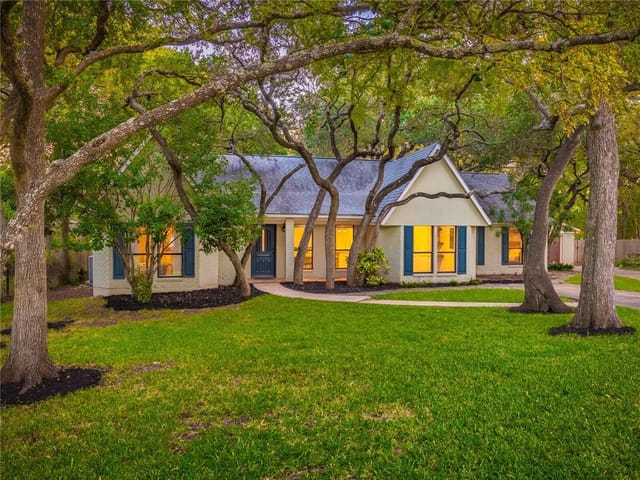 9407 Arch Hill Cir