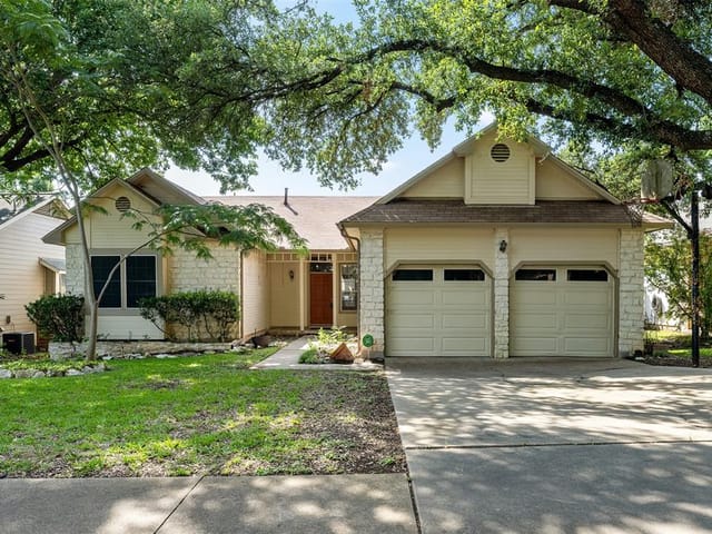 9407 Roxanna Dr