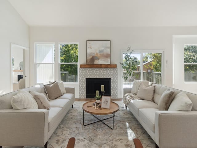 9407 Roxanna Dr