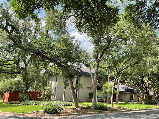 9411 Cedar Crest Dr