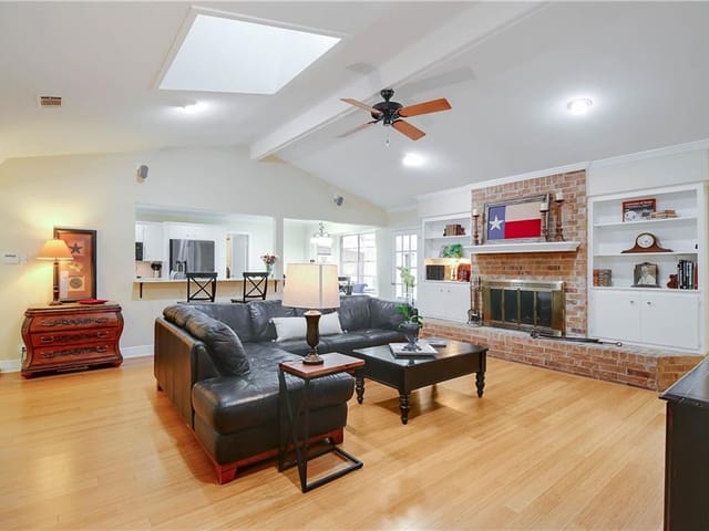 9422 Spring Hollow Dr