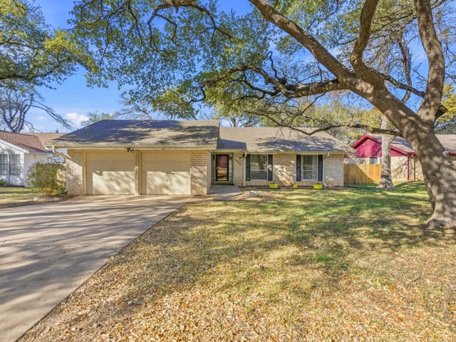 9424 Shady Oaks DR