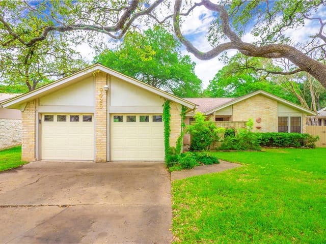 9426 Shady Oaks Dr
