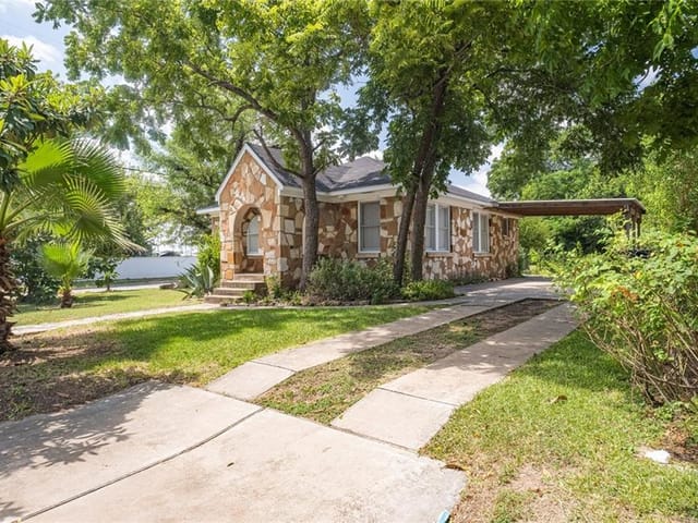 943 E 52nd St