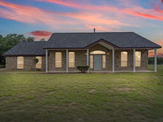 943 Honeysuckle Dr