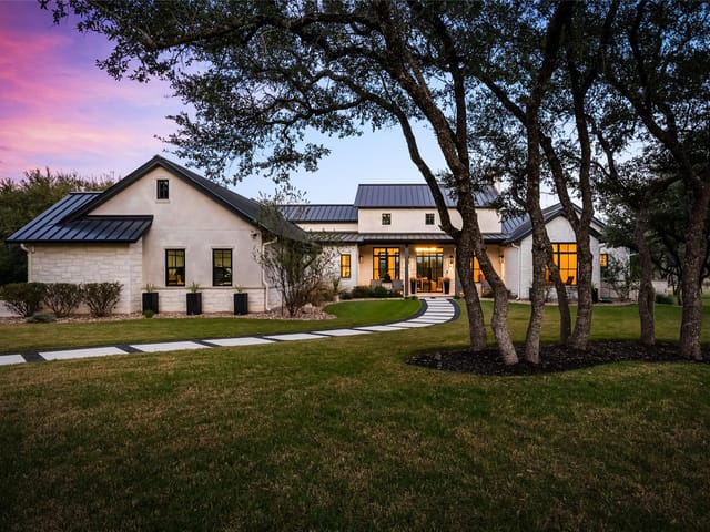 945 Rivercliff Dr