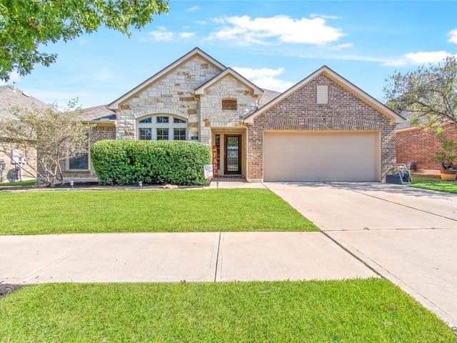 947  Madrone Dr