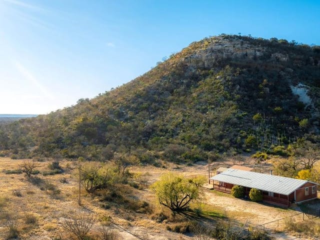 9475 N US HWY 377