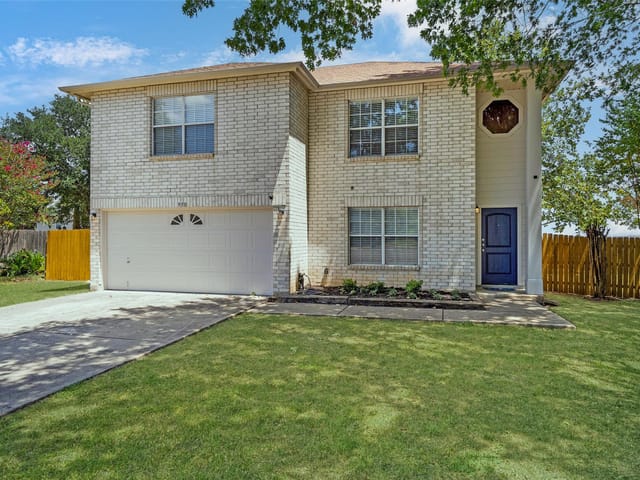950 Whispering Hollow Dr