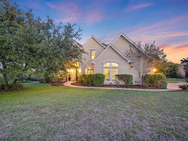 9501 Saugus Ln