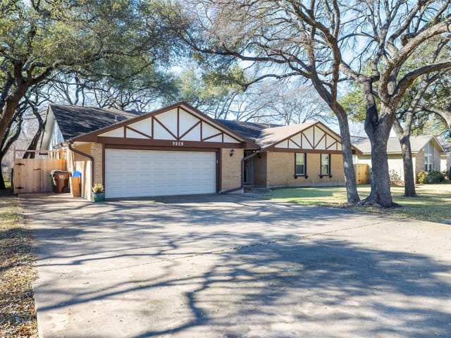 9505 Chapel Down St