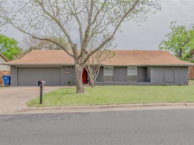 9509 Stonebridge Dr