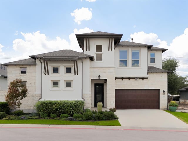 952 Indian Hawthorne DR