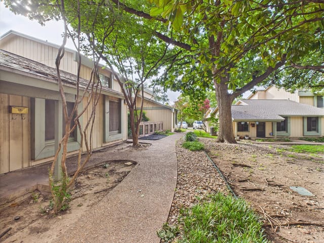 9520 Quail Village Ln