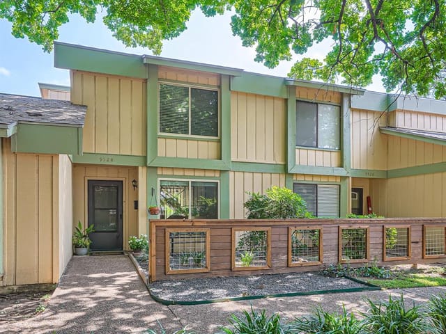 9528 QUAIL VILLAGE Ln