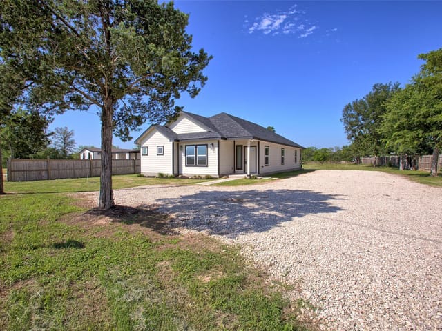 956 S Highway 304 Hwy