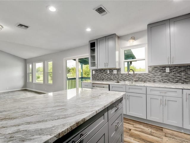9604 Capitol View Dr