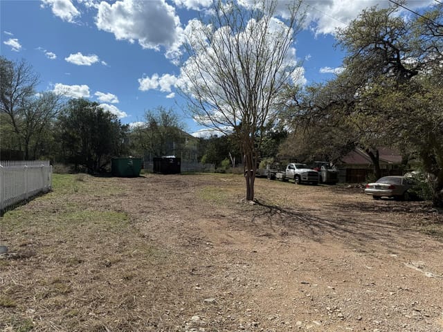 9605 Saugus Ln
