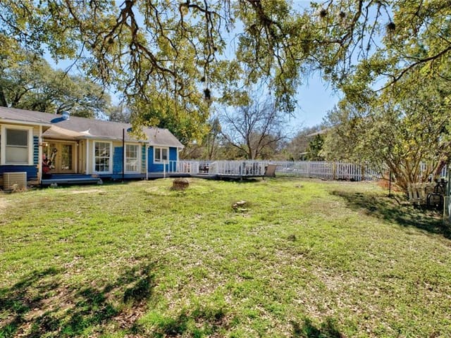 9605 Saugus Ln