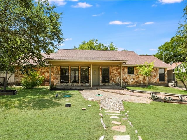 9607 Saugus Ln