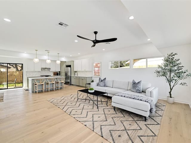 9624 Newfoundland Cir