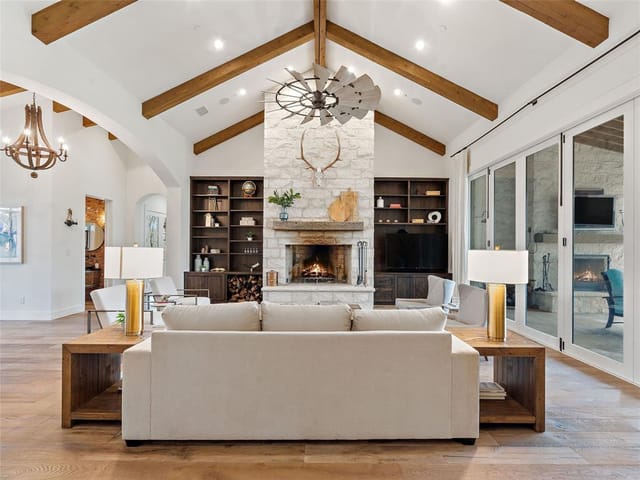 9702 Angelwylde DR