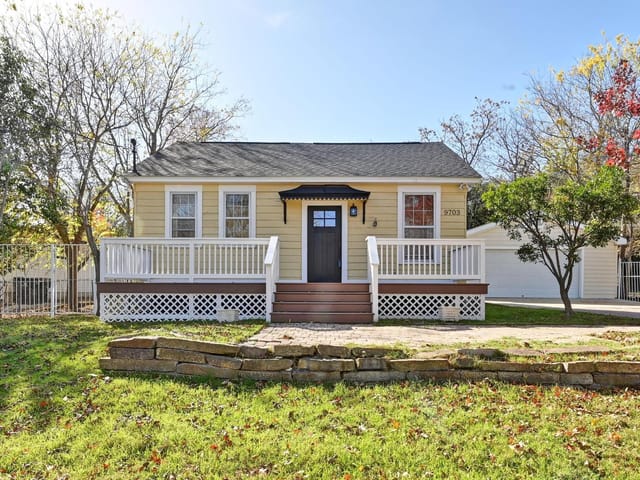 9703 Saugus LN