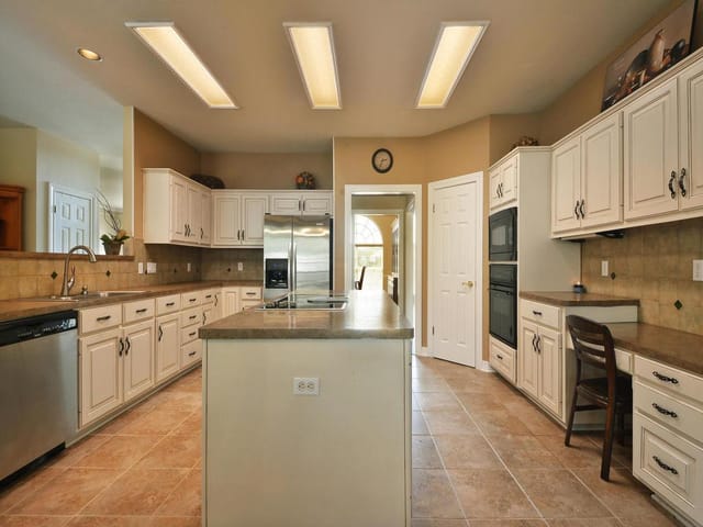 9704 SCENIC BLUFF DR