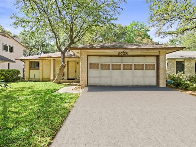 9728 Anderson Village Dr