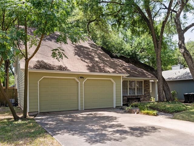 9729 Anderson Village Dr