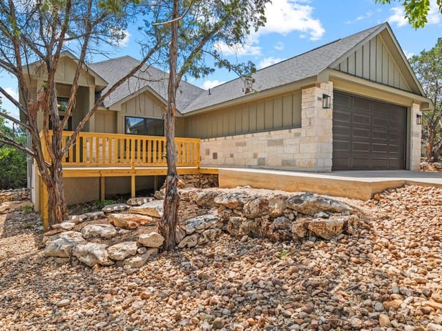 98 Whispering Valley DR