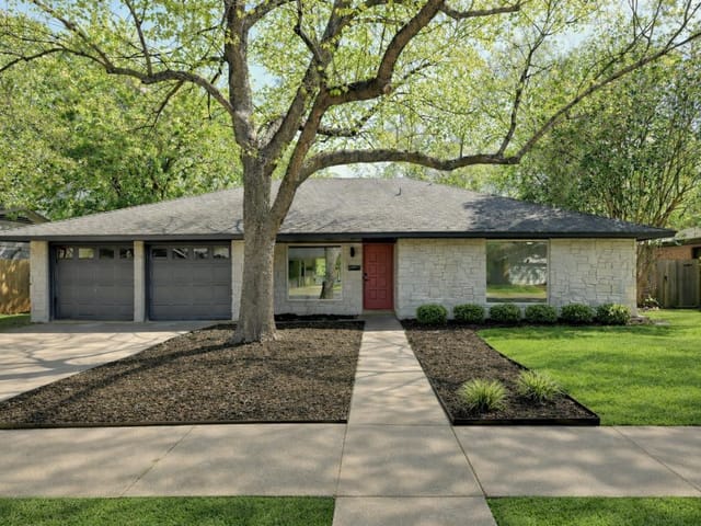 9801 Oak Hollow DR