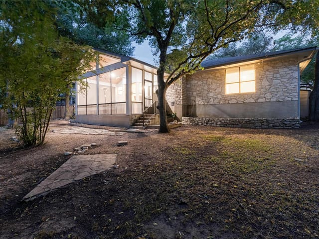 9803 Talleyran Dr
