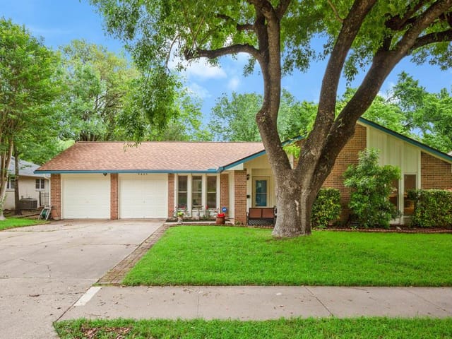9805 Oak Hollow Dr