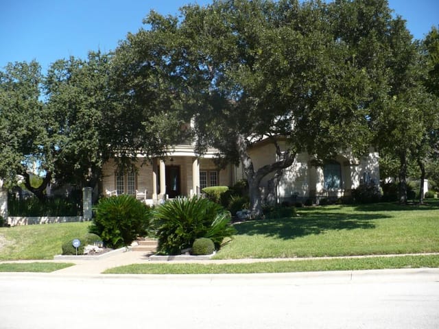 9808 Tree Bend Cv