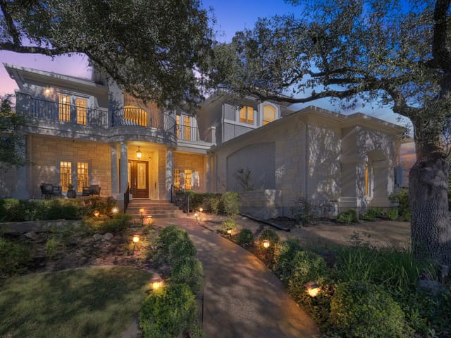 9808 Tree Bend Cv