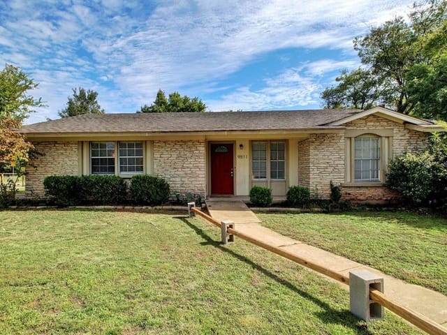 9811 ORIOLE Dr