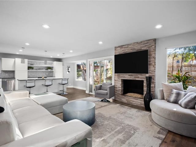 9811 Parkfield Dr