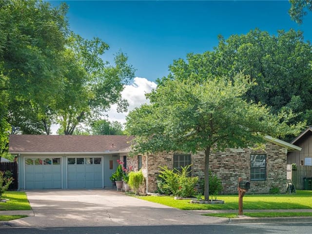 9903 Hansford Dr E