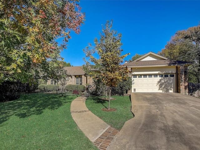 9904 Dueling Oak Cir
