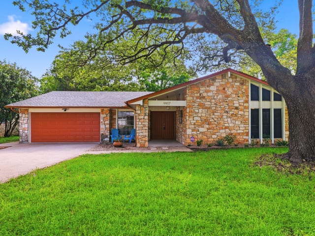 9907 Oak Hollow DR