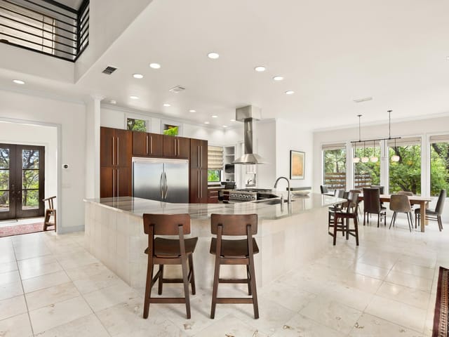 9909 Lake Ridge Dr