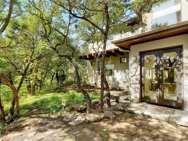 9909 Lake Ridge Dr