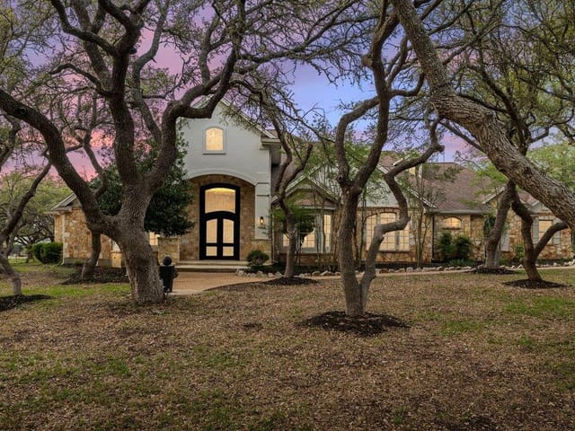 999 Enchanted Oaks Dr
