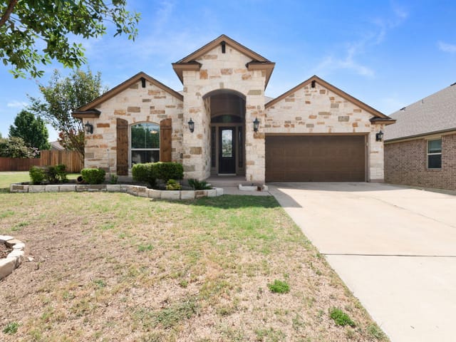 2412 Lyla LN