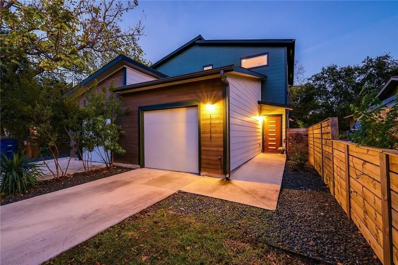 Virtual tour of 1111 Estes Ave Unit #B