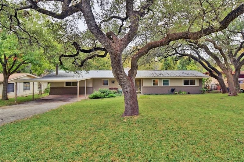 Virtual tour of 11901 Oakwood Dr