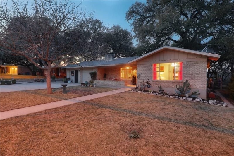 Virtual tour of 11902 Indianhead Dr