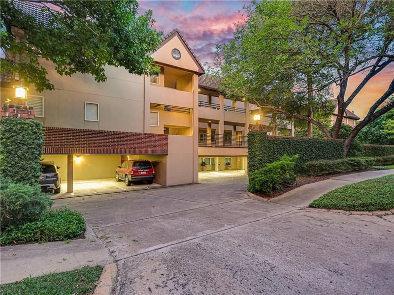 Virtual tour of 1201 Castle Hill St Unit #105